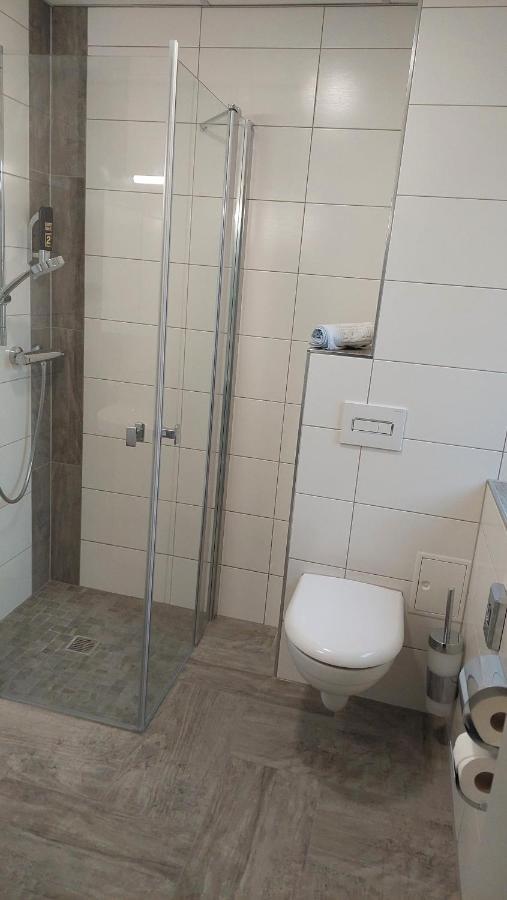 Claußnitz Gasthof Und Hotel Roter Hirsch מראה חיצוני תמונה