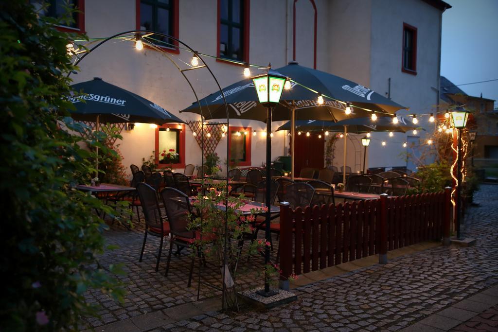 Claußnitz Gasthof Und Hotel Roter Hirsch מראה חיצוני תמונה